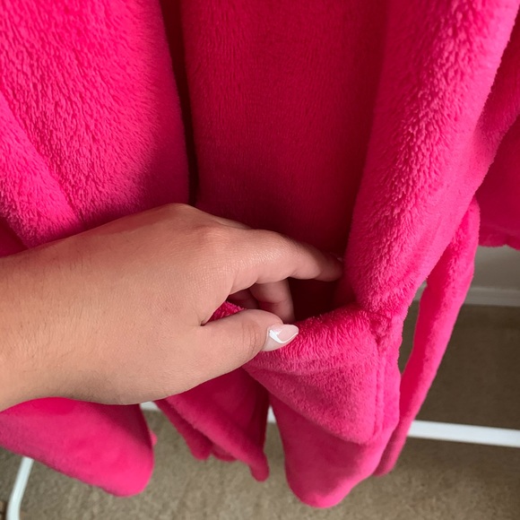 victoria’s secret fluffy cozy robe - Picture 7 of 12